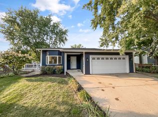 327 Oakwood Dr, Shoreview, MN 55126