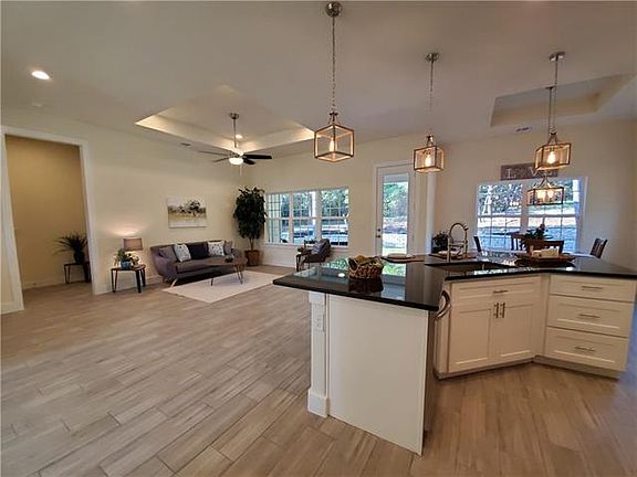 4th image of 21608 Surrey Ln