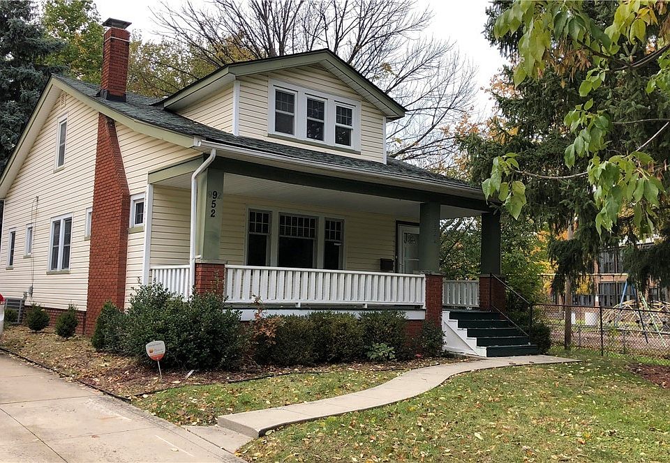 1st image of 952 Oxford Rd