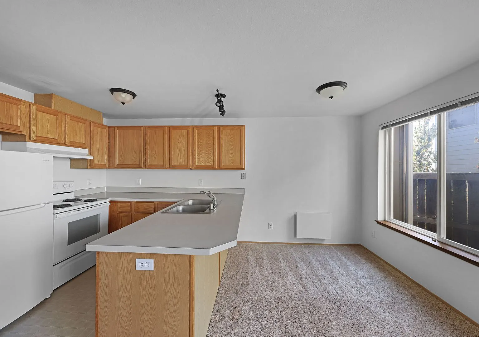 2 Bed 1.5 Bath - No Pets Allowed - NAS Whidbey — Photo 4