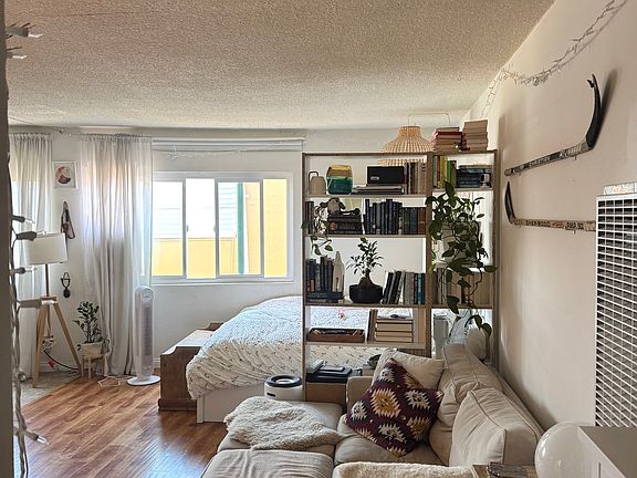2nd image of 4747 S Centinela Ave