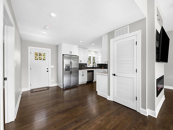 5th image of 8857 Merrimac Ave