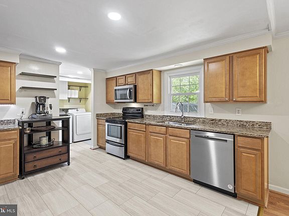3rd image of 11708 Camelot Way