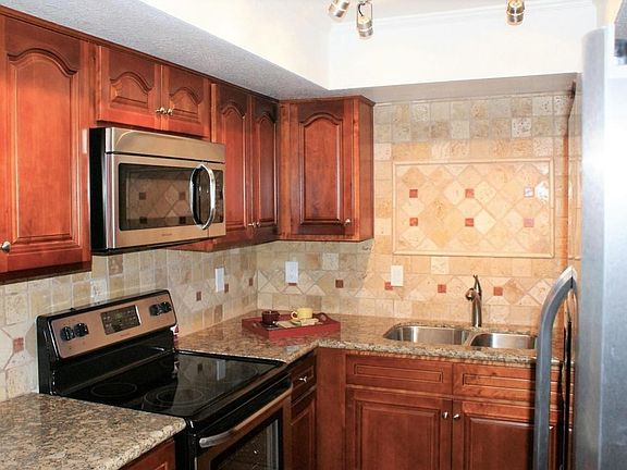 Arriva Luxury Condo's 193