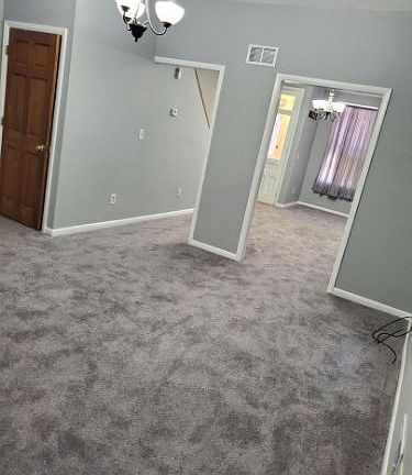 4th image of 504 W 4th St