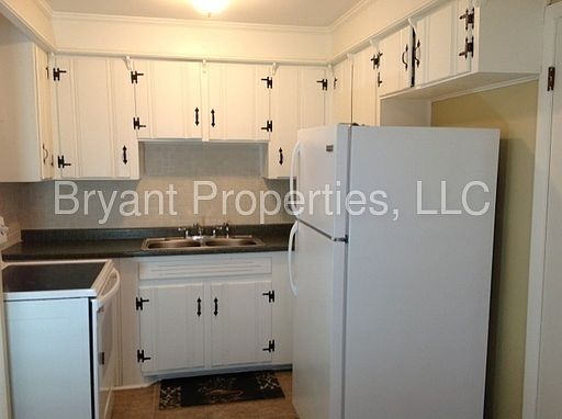 5th image of 1915 Sweetbriar Ave