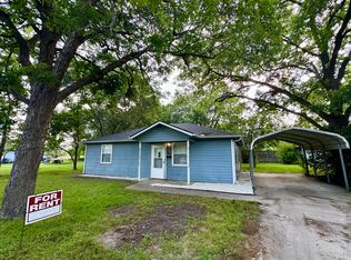 104 N 1st St, Wills Point, TX 75169
