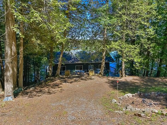 3rd image of 204 Blue Heron Ln