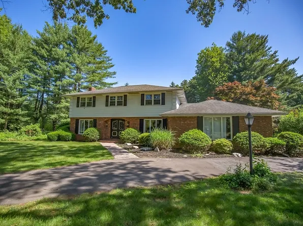 40 Wildwood Ln, South Hadley, MA 01075