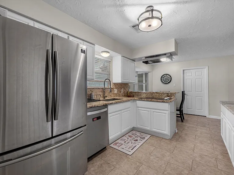 12701 Manorwood Ln — Photo 11