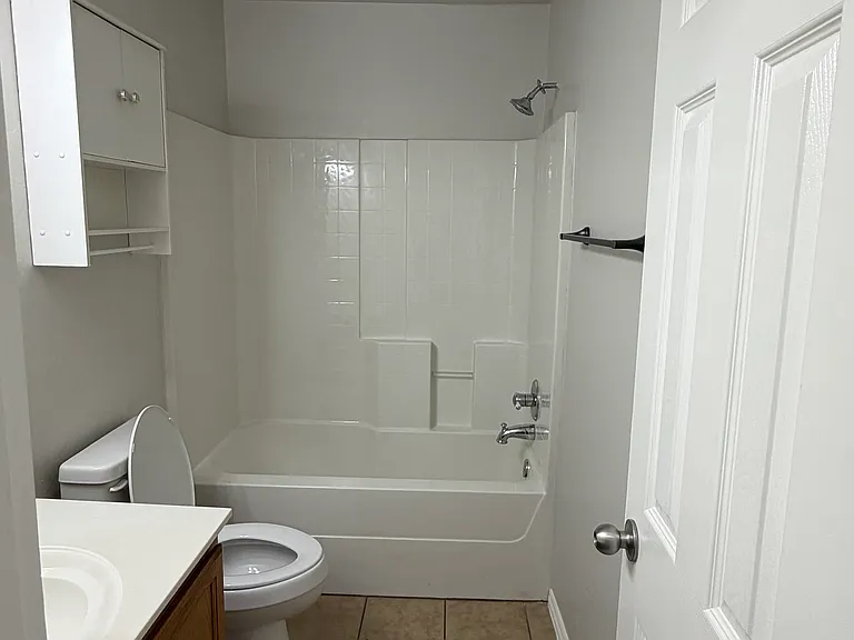 2401 Chadsford Ln — Photo 7