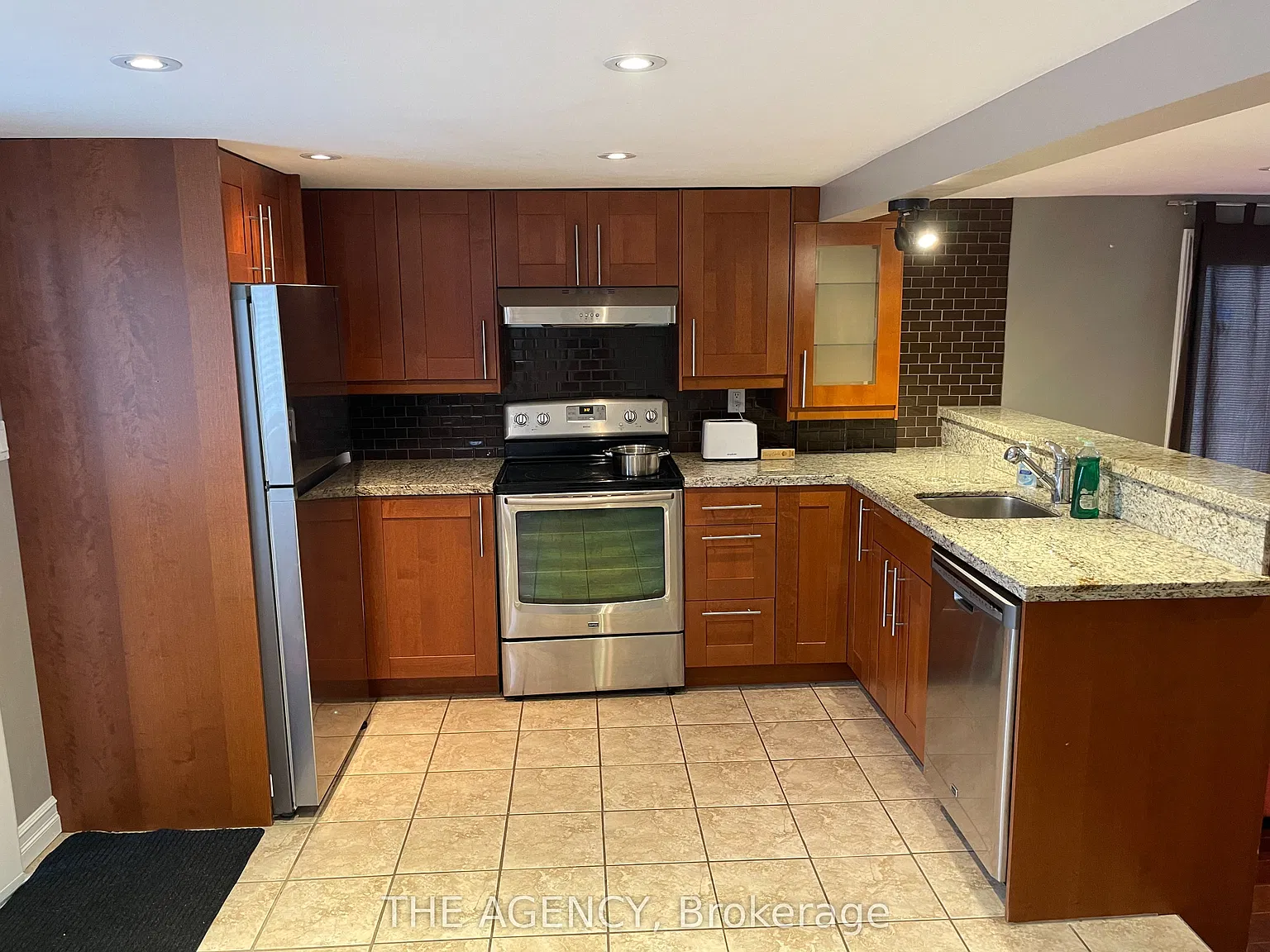 2 bed, $2,300 — Photo 1