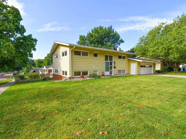 709 E 38th St, Sioux Falls, SD 57105