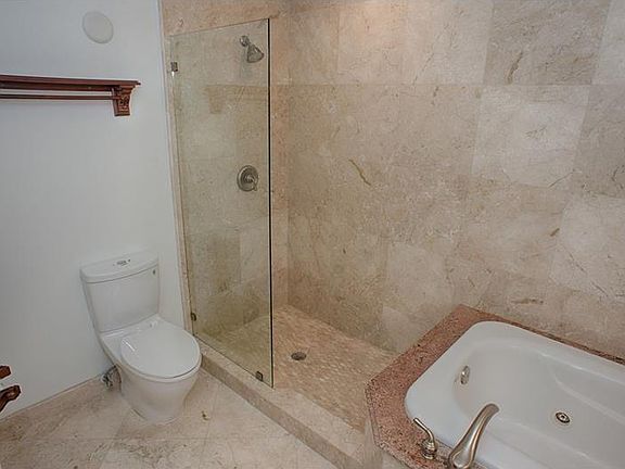 5th image of 1120 SE 9th St