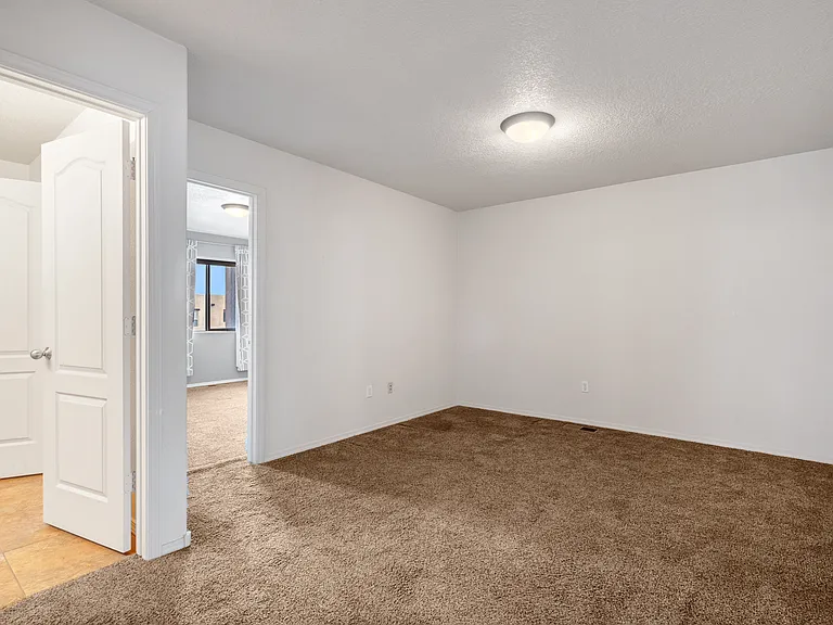 1932 Cortina Loop SE — Photo 17