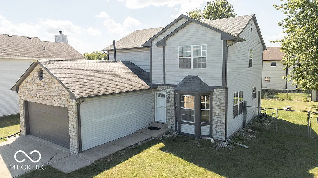 8132 Lynn Dr photo 1