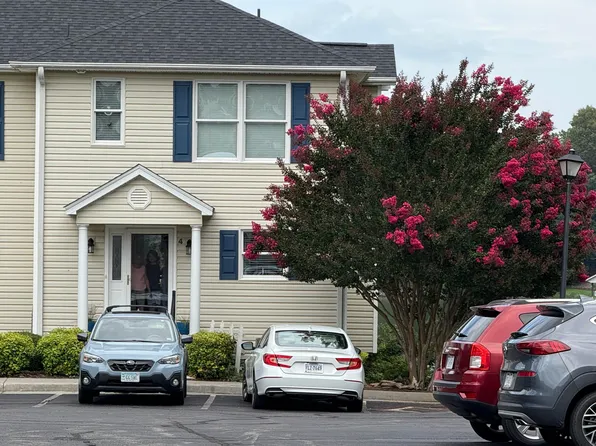 575 Cambridge Ct Unit G4, Hardy, VA 24101