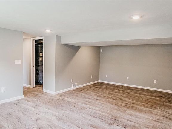 4th image of 8250 Elaine Cir