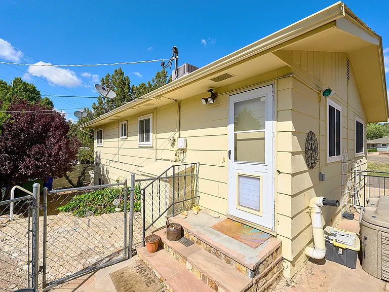 210 Daniels Dr #U — Photo 2