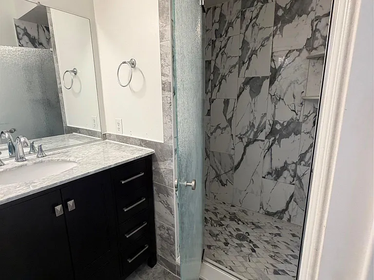 7043 Foxridge Dr — Photo 23