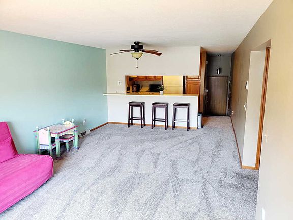 3rd image of 219 Laurelwood Ct SW