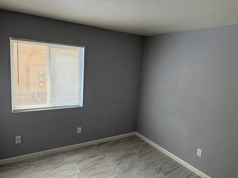 2255 E Sunrise Ln #B — Photo 20