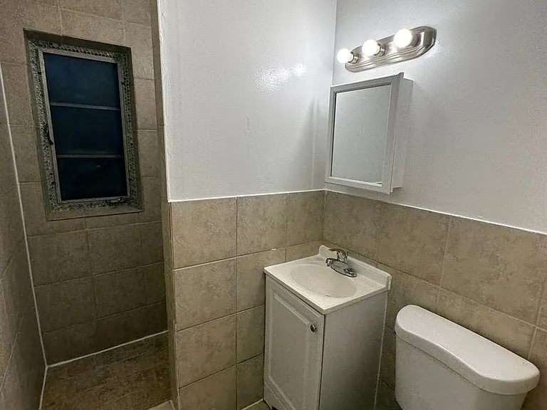 1735 Wiley St — Photo 7