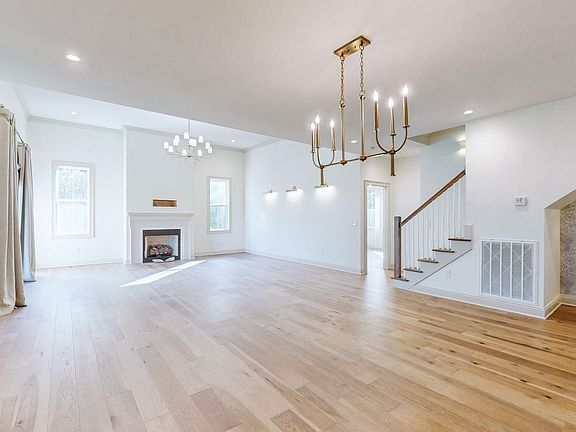 3rd image of 49 Hill Creek Ct