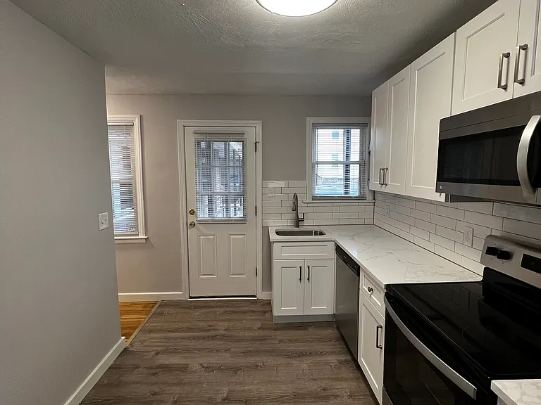 110 Leeds St — Photo 19