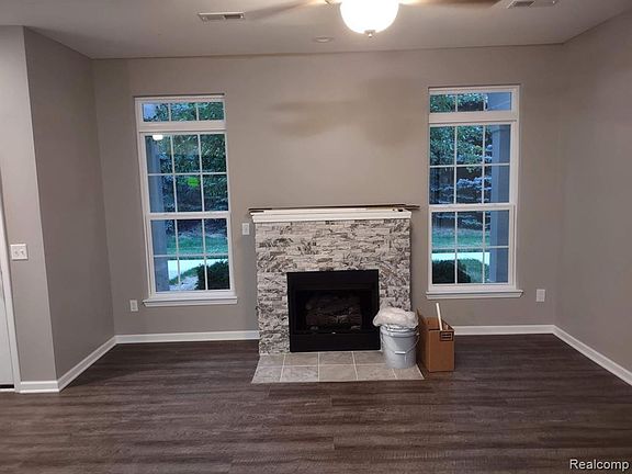 5th image of 18103 Addington Dr