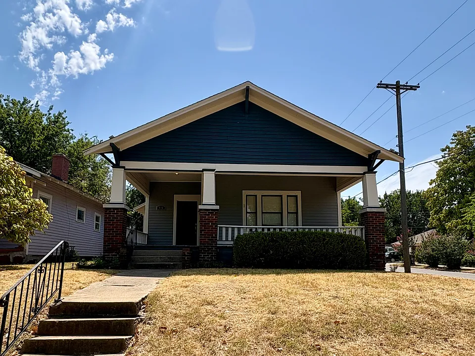 824 NW 22nd St