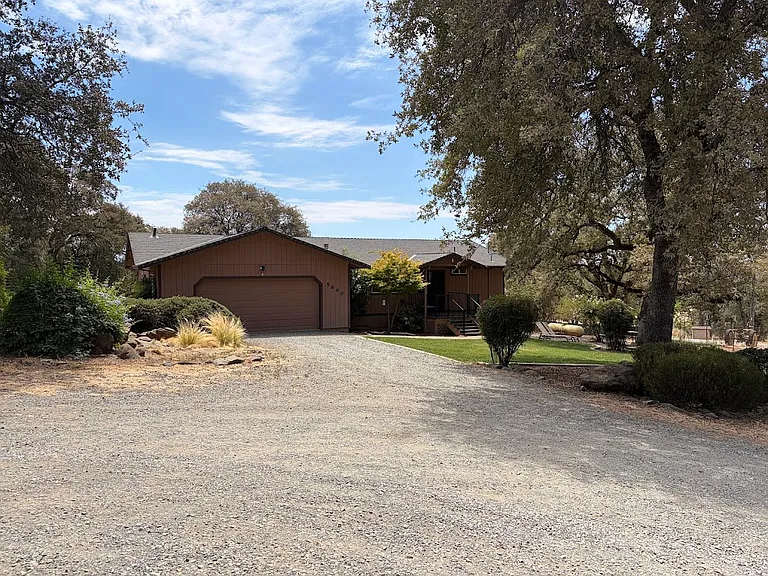 5660 Bell Rd — Photo 2