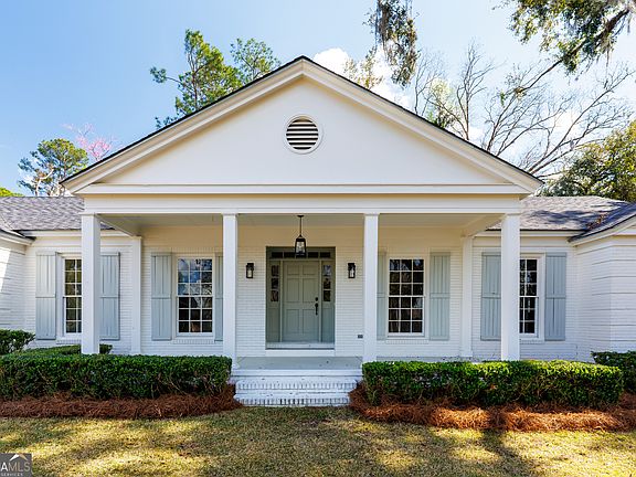 3rd image of 2307 Riverhill Dr