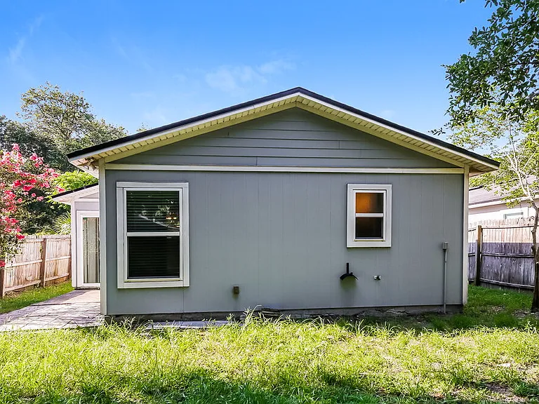 8200 Highfield Ave — Photo 16
