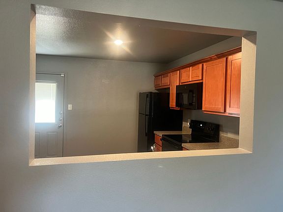 5th image of 2814 Leroy Cir #B