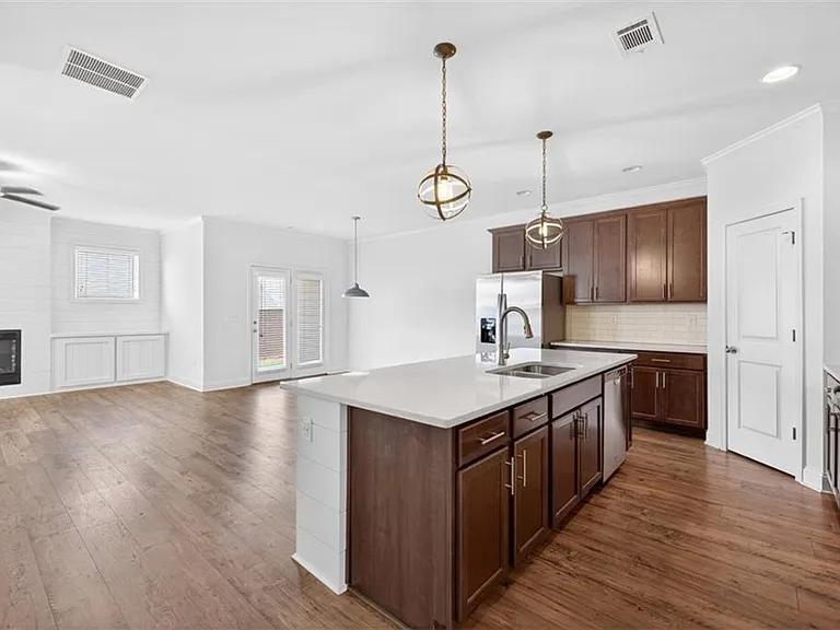 5524 Garens Way — Photo 4
