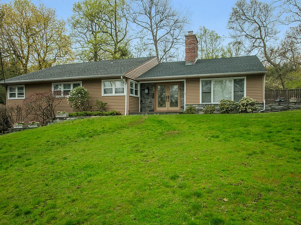 1st image of 7 Rock Hill Ln