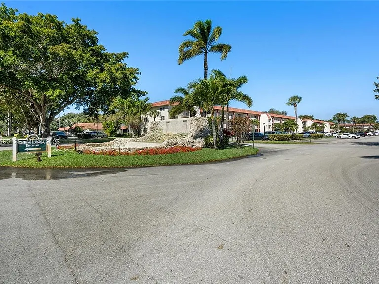 811 S Hollybrook Dr #208 — Photo 49