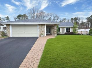 64 Summerwood Rd, Holbrook, NY 11741