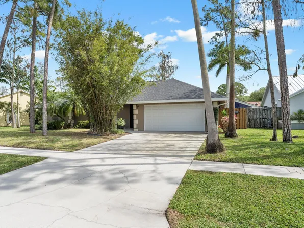 1250 Primrose Lane, Wellington, FL 33414