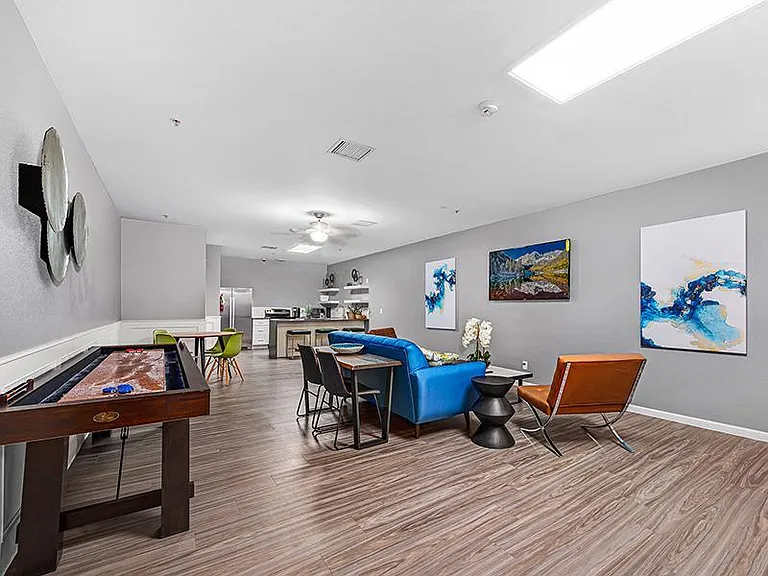 The Incline Apartments and Studios — Photo 10