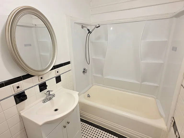 365 Dulude Ave 1stflr Studio Hwincluded Priventry Petok Laundry Prkg — Photo 6
