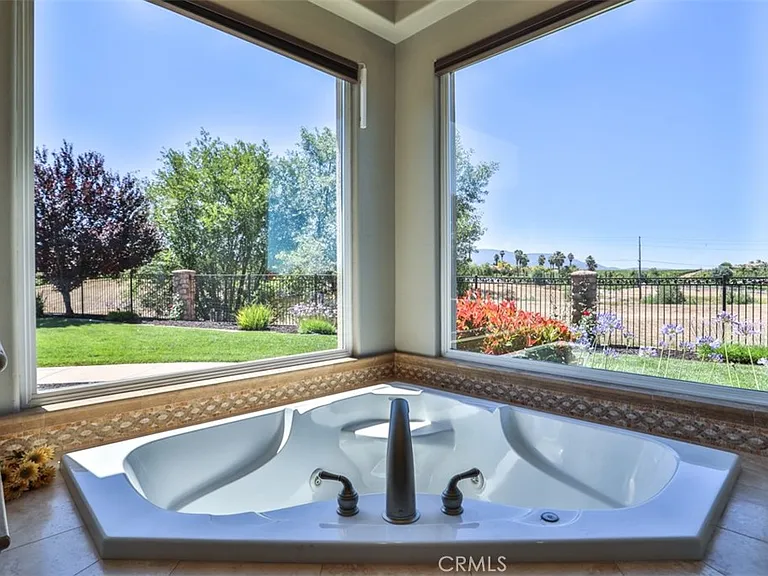 39520 Colleen Way — Photo 54