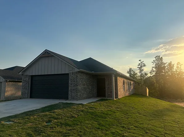 309 Claire Ln, Longview, TX 75605
