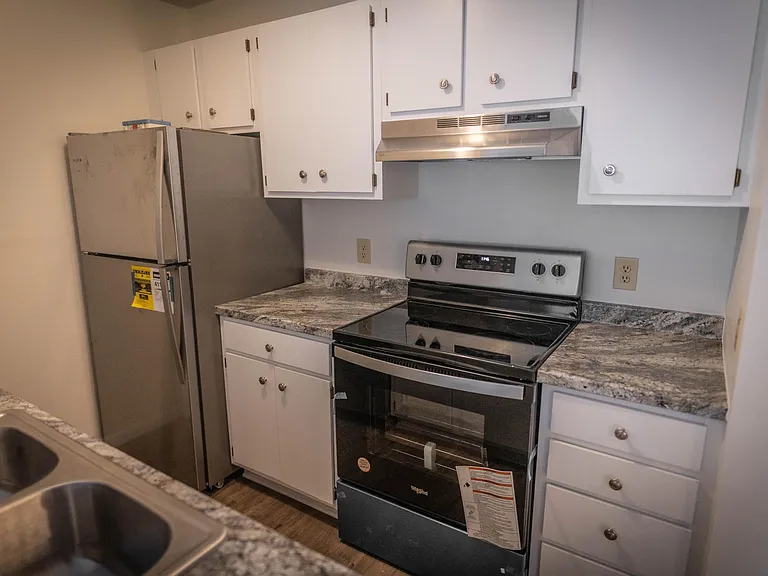 48 Woodland Hills Dr #8 — Photo 2