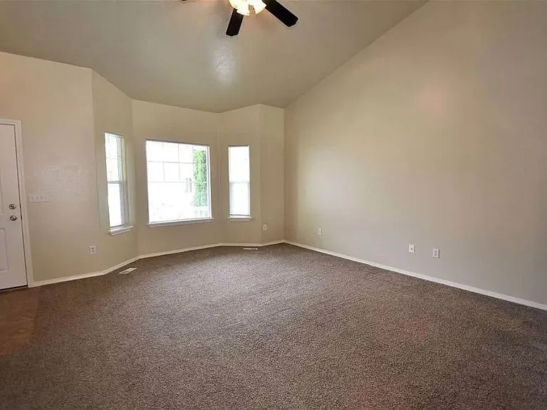 3341 N Maplestone Ave — Photo 3