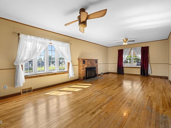 5th image of 2202 University Ave