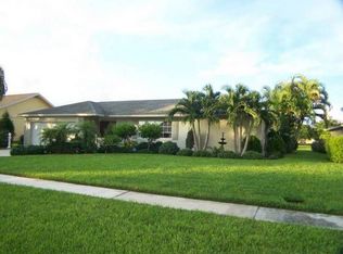 1332 Essex Dr, Wellington, FL 33414