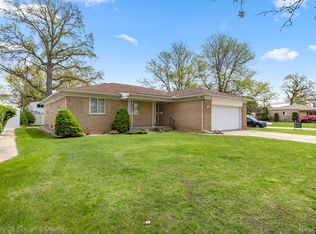 716 N Charlesworth St, Dearborn Heights, MI 48127