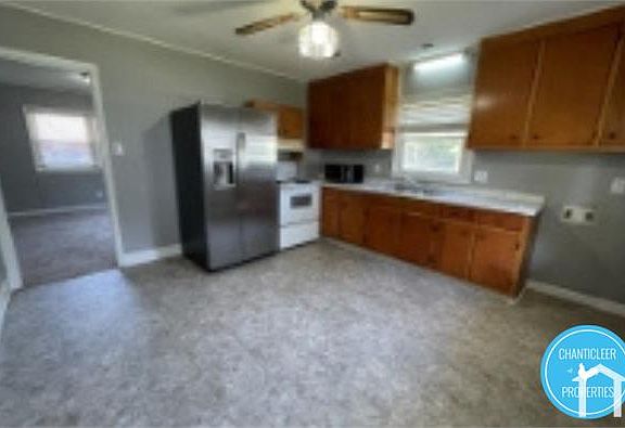 3rd image of 908 Corona St #1
